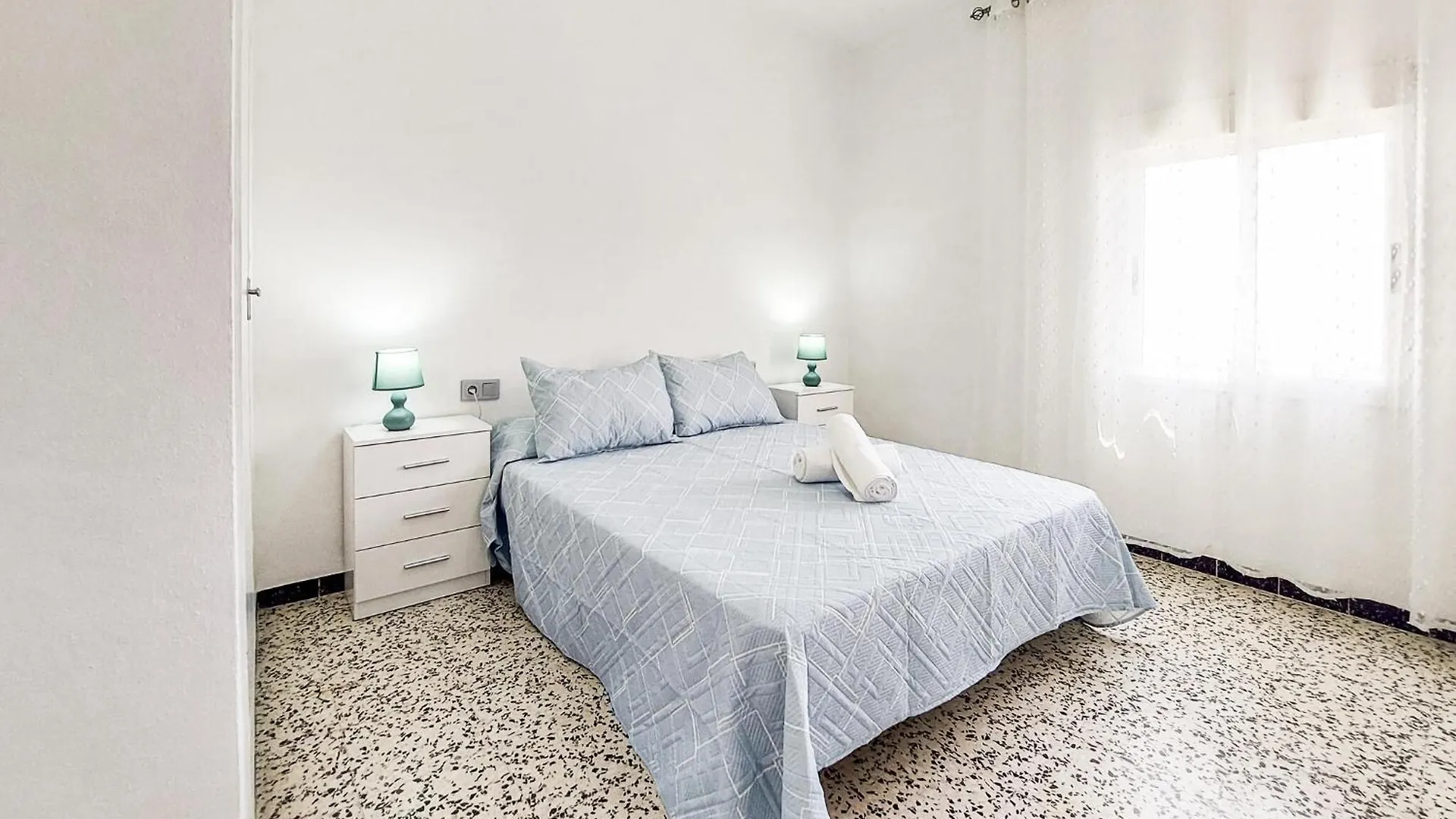 2 Bedroom Awesome Apartment In ロタ